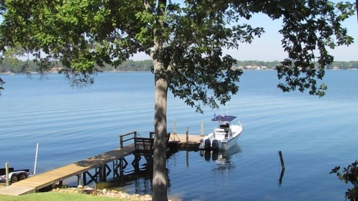 Lake Murray of Richland Cottage | Lake Murray Island Cottage In Fantastic Location. Private Boat Ramp.