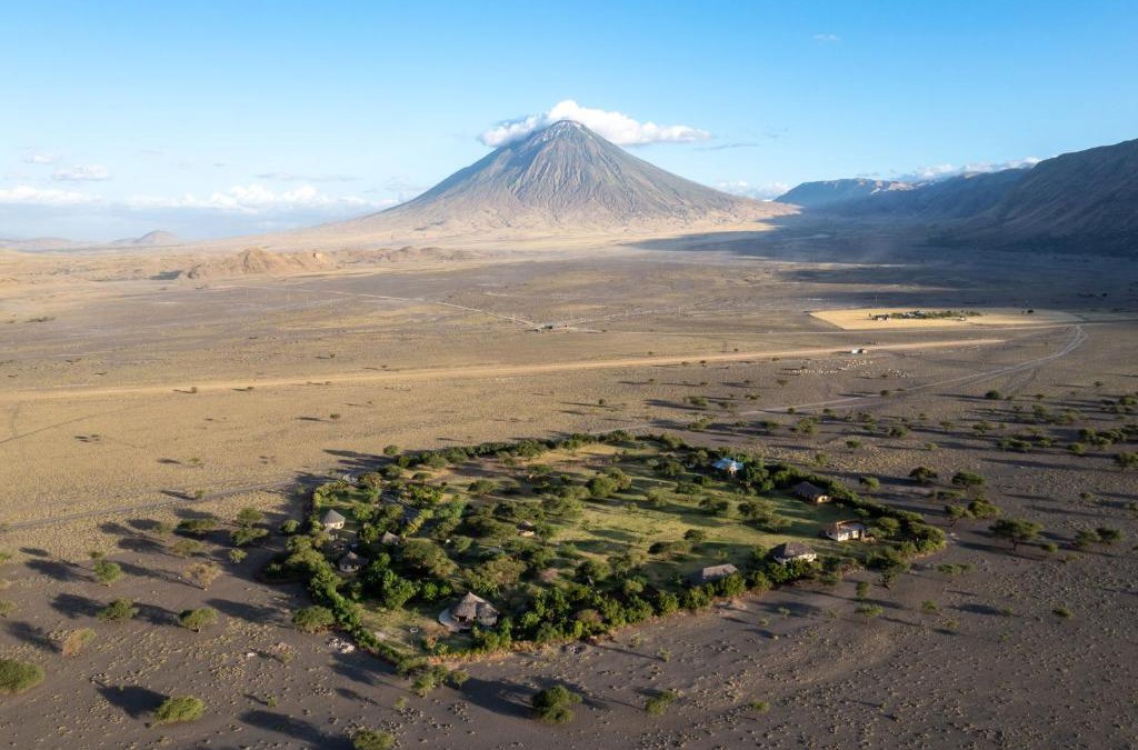 Lake Natron Cabin | Lake Natron Maasai giraffe eco Lodge and camping