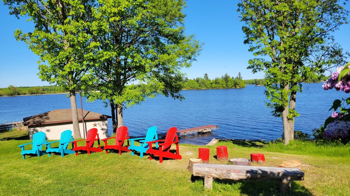 West Nipissing Cottage | Lake Nipissing Cottage with Starlink Perfect for Workation