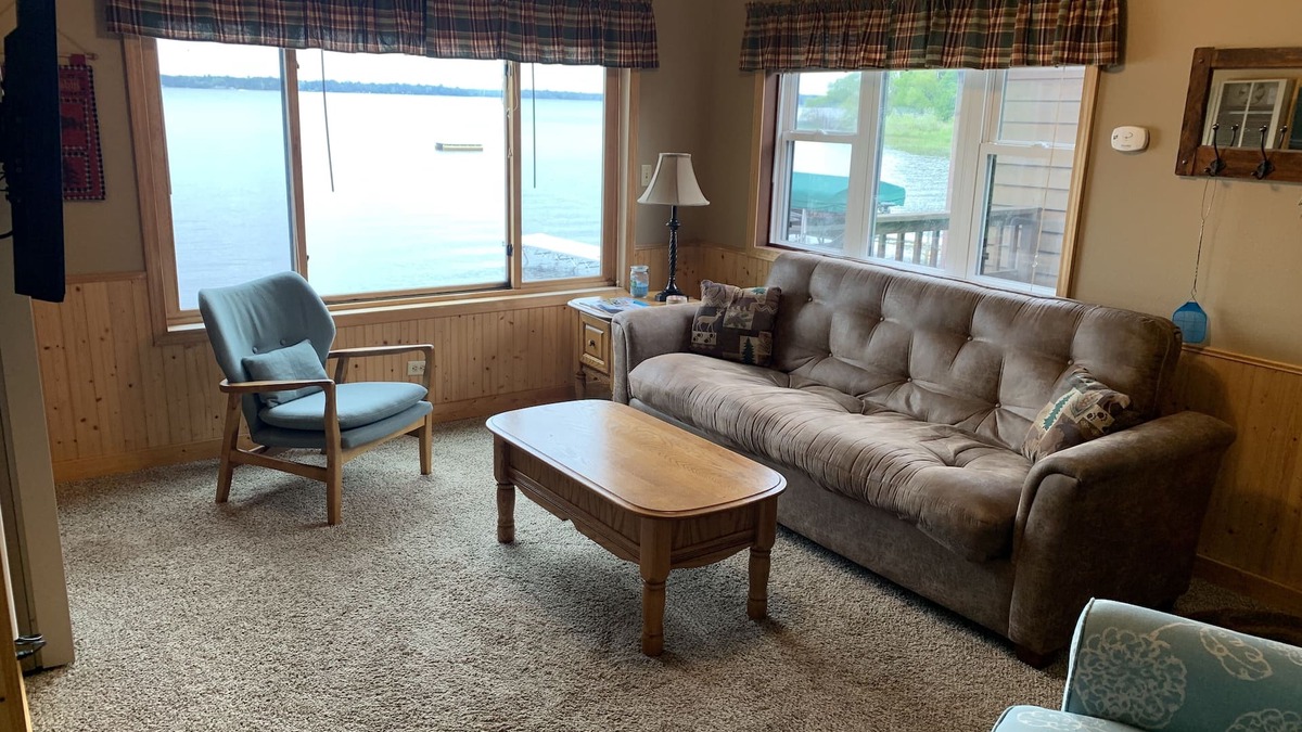 Tomahawk Cottage | Lake Nokomis Breezy Bay Lakeside Cottage Quiet Retreat