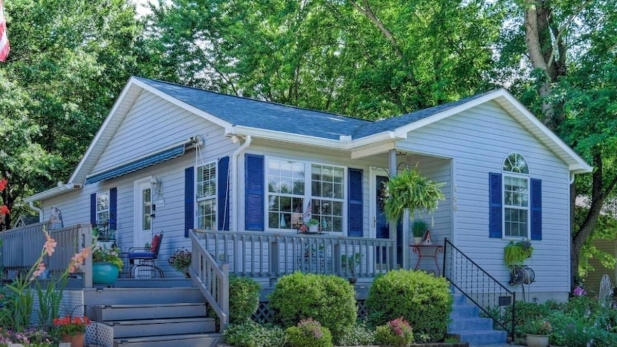 Mayhew House | Lake Norman Cottage