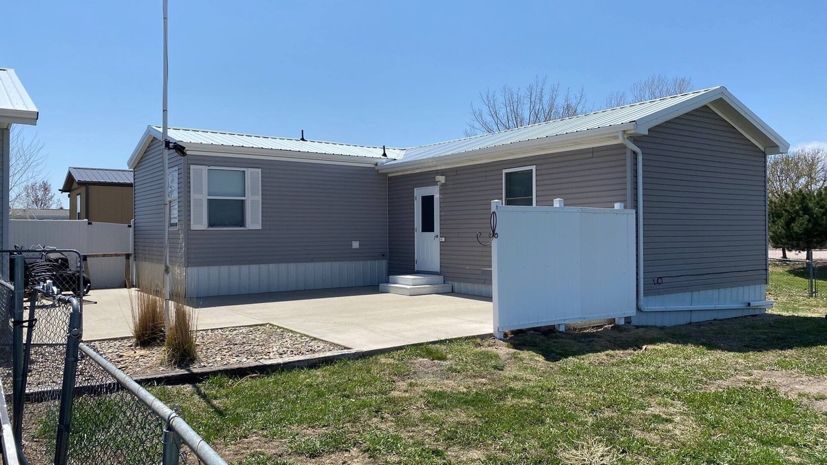Pierre House | Lake Oahe at Spring Creek