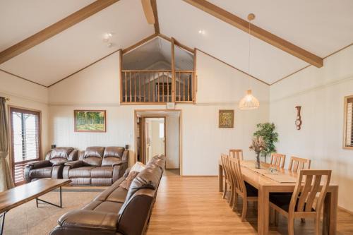Oberon Ski Chalet | Lake Oberon Estate
