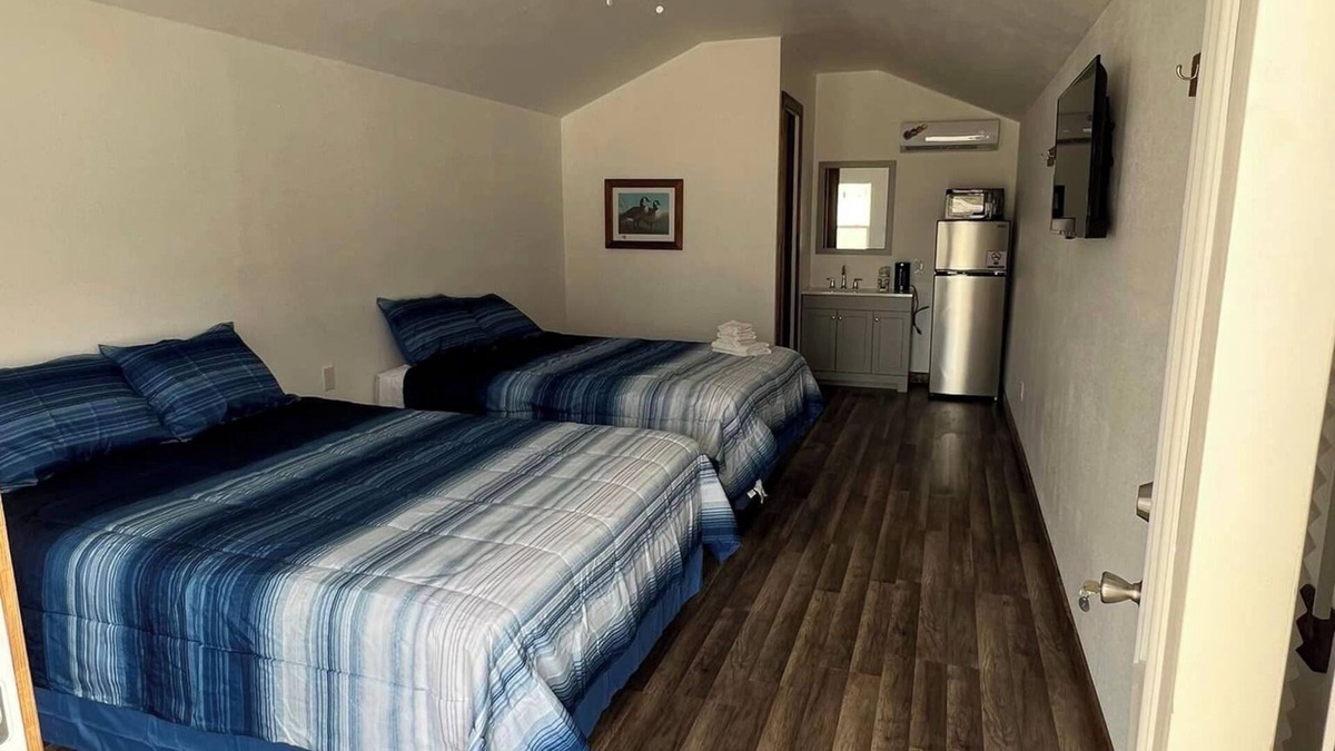 Rocky Mount Cabin | Lake of the Ozarks-Quiet, brand new cabin that is perfect for an escape!