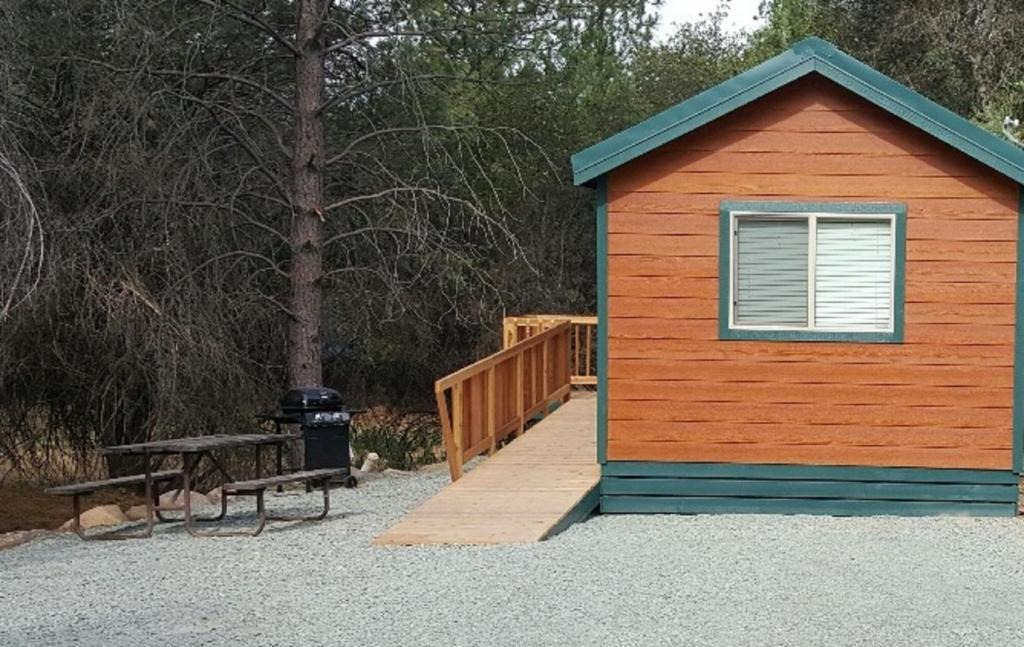 Oregon House Resort | Lake of the Springs Camping Resort Cottage 7