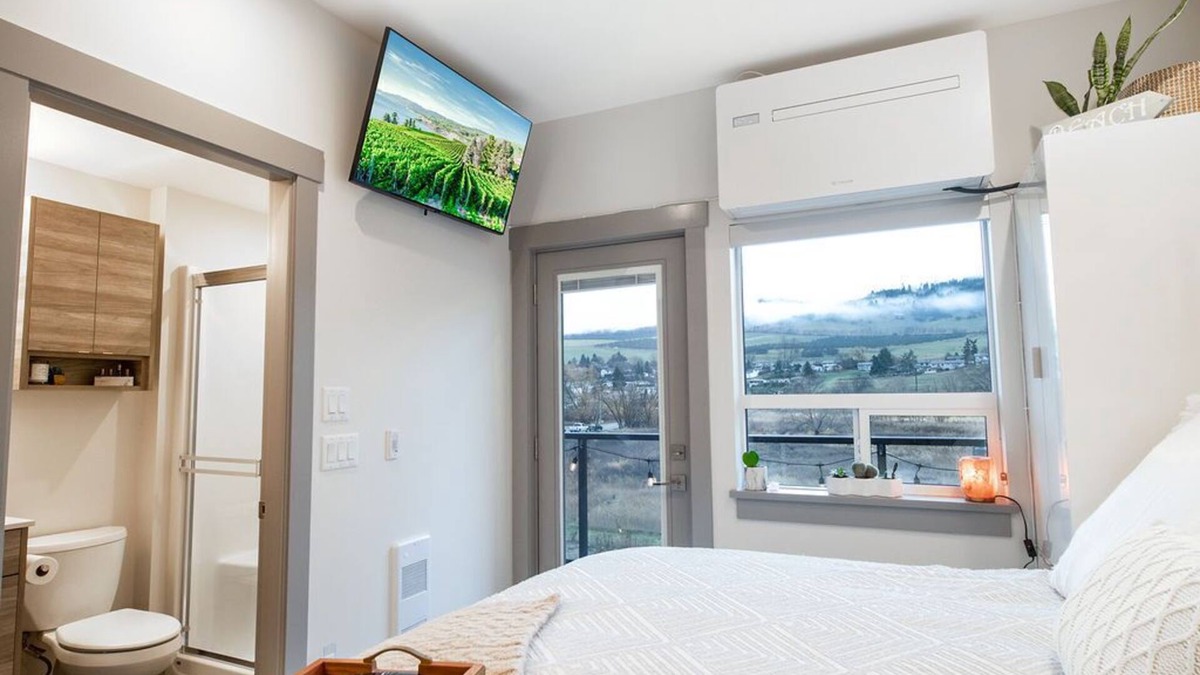 Vernon Apartment | Lake Okanagan beach condo w/private buoy, AC, heated outdoor pool, patio, SUPs