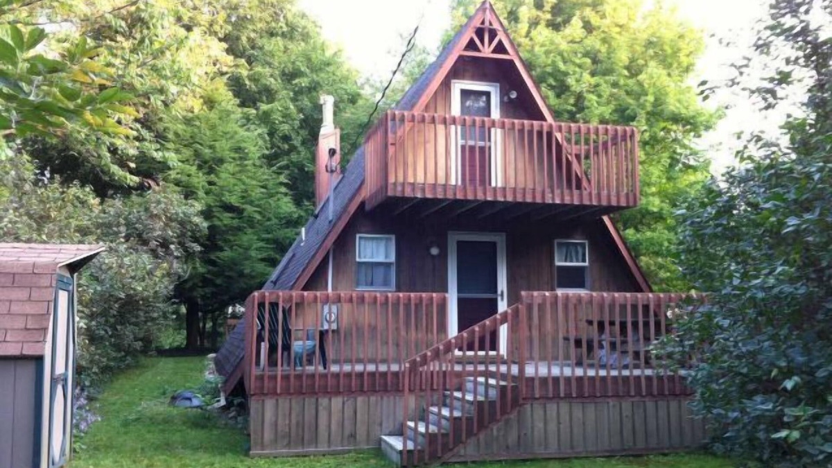 Mannsville Cottage | Lake Ontario A-Frame Cottage With 1.5 Miles of Beach