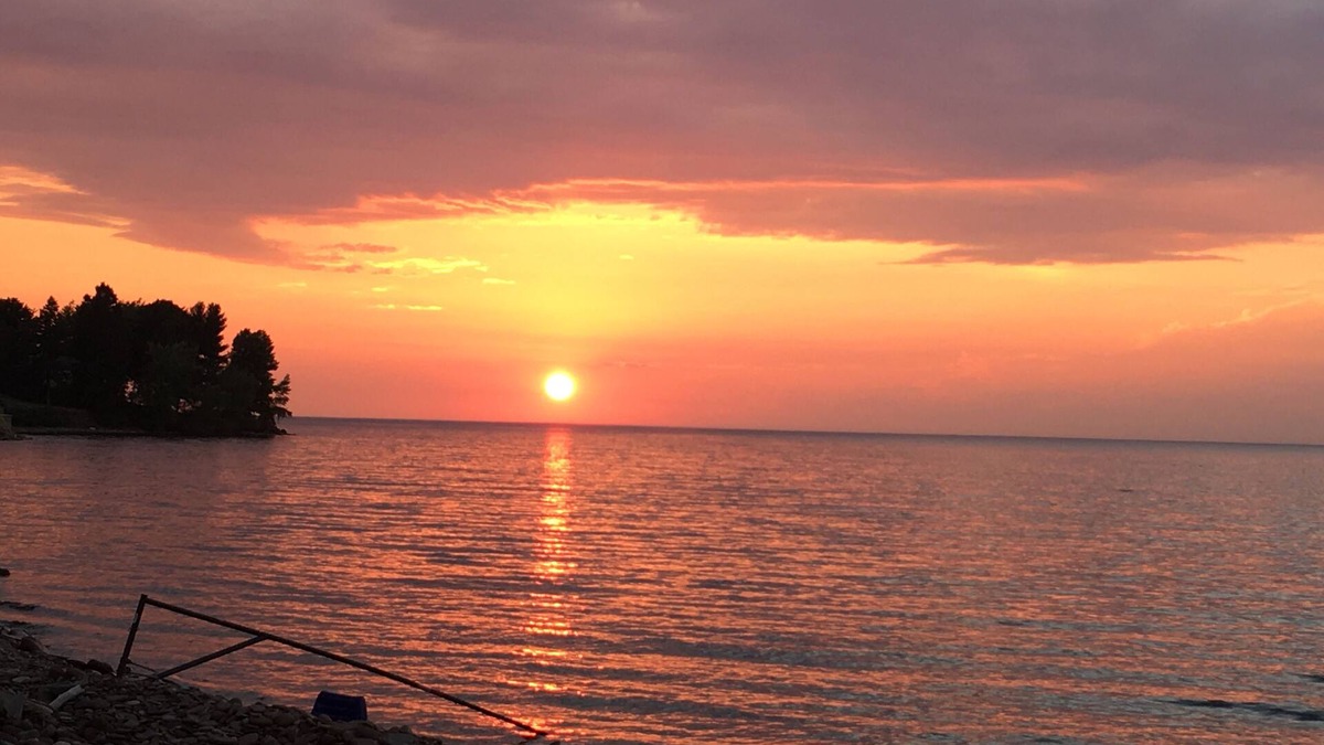 Sodus Cottage | Lake Ontario, Sodus. Amazing Sunsets! Newly updated, water access, rock beach.