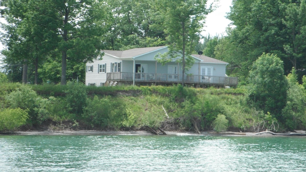 Youngstown House | Lake Ontario Vacation Property in the Greater Niagara Region