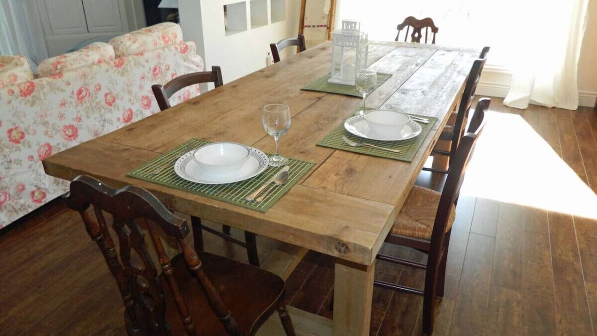 Wellington Cottage | Lake Ontario Waterfront Cottage