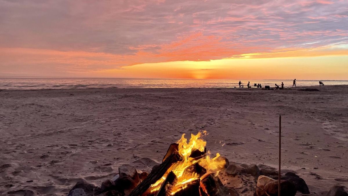 Henderson Cottage | Lake Ontario Waterfront Cottage with Sandy Beach