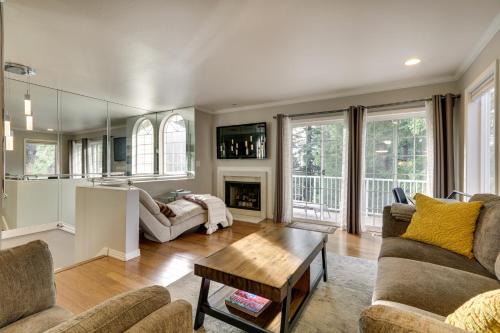 Mount Park House | Lake Oswego Home with Deck 9 Mi to Downtown Portland