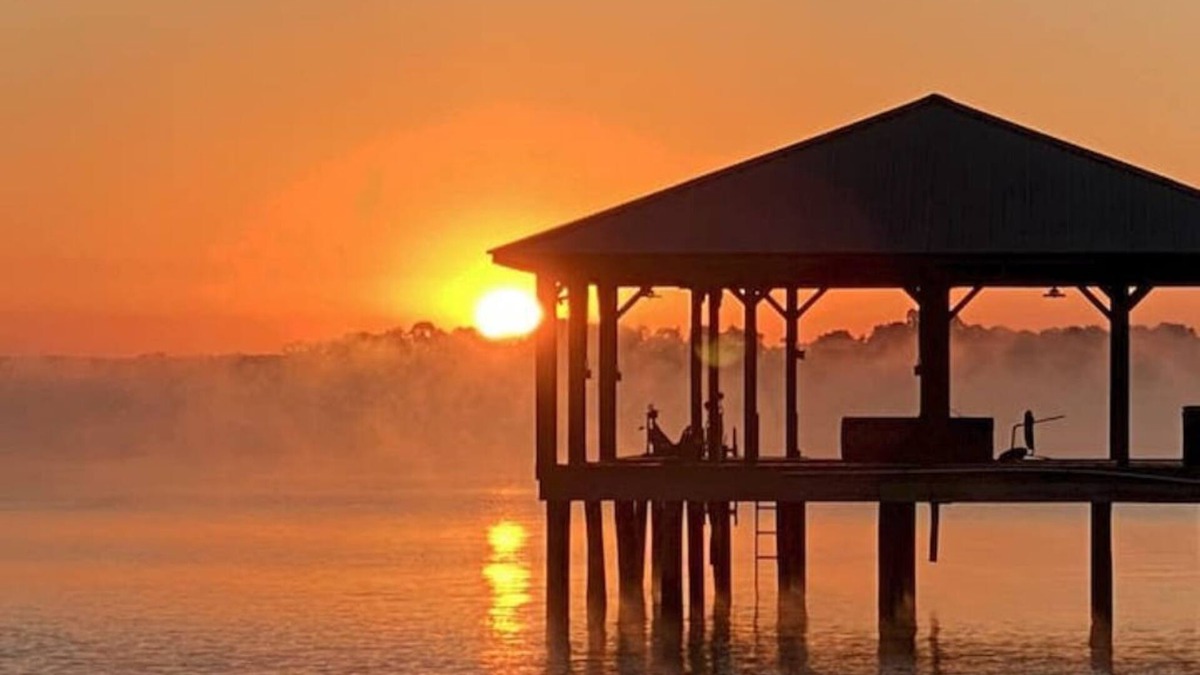 Berryville House | Lake Palestine-fishing, swimming, kayaks, pet friendly - Early Check-in!