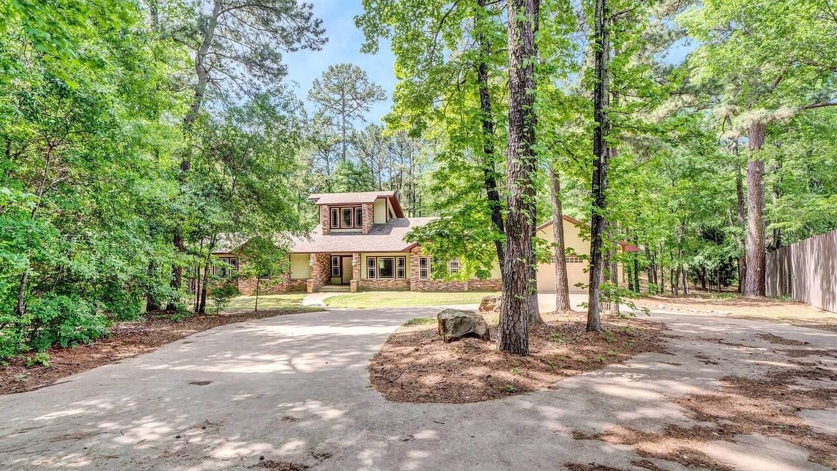 Flint House | Lake Palestine Retreat – Dock, Fire Pit & Serene Views