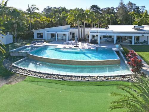 Dora Creek House | Lake Palm Resort Luxury Retreat absolute Waterfront on 3 acres at Lake Macquarie.