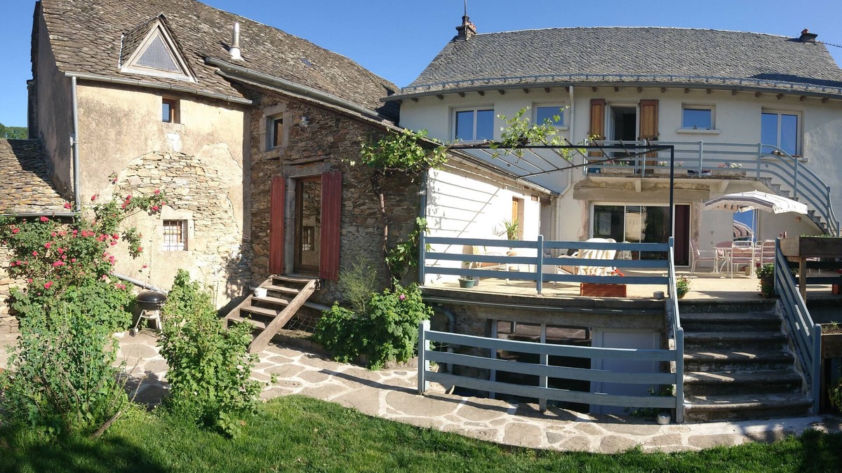 Salles-Curan House | Lake Pareloup avoine rental