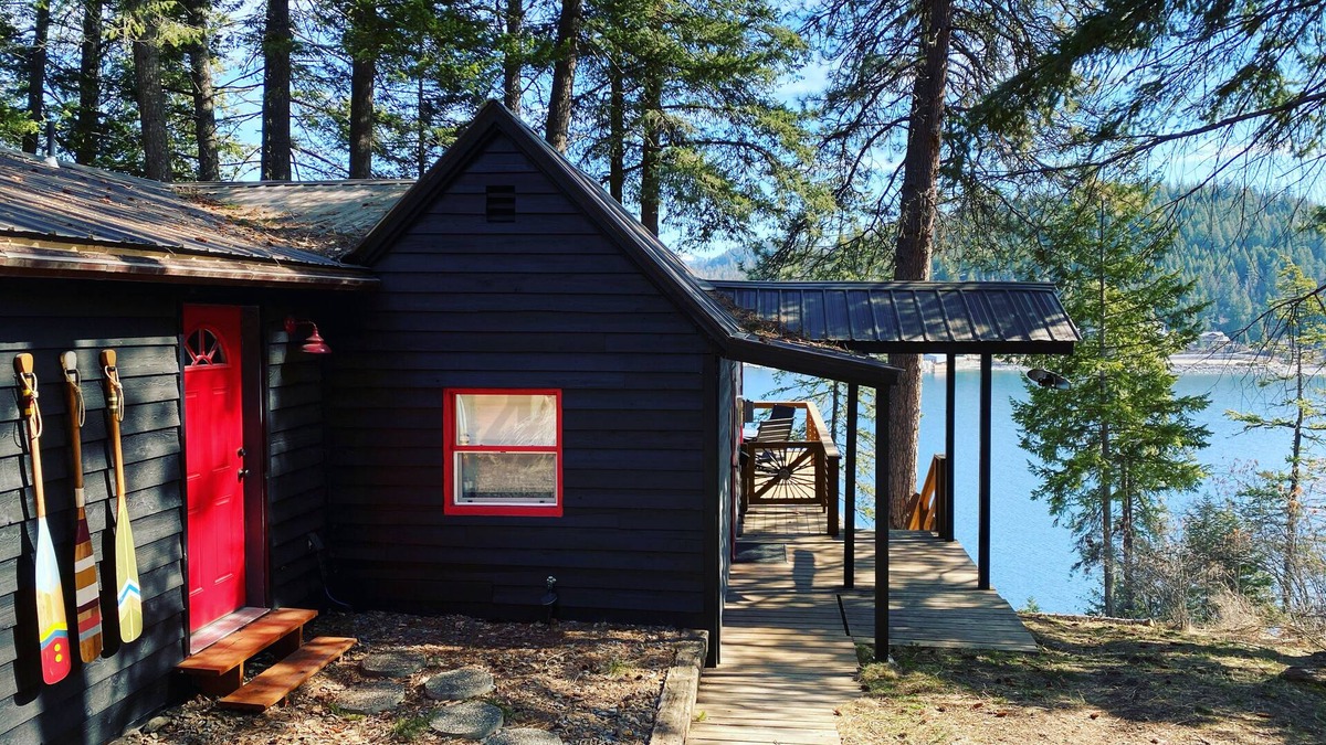 Sagle House | Lake Pend Oreille Cabin Dock, Boat Lift, Hot Tub