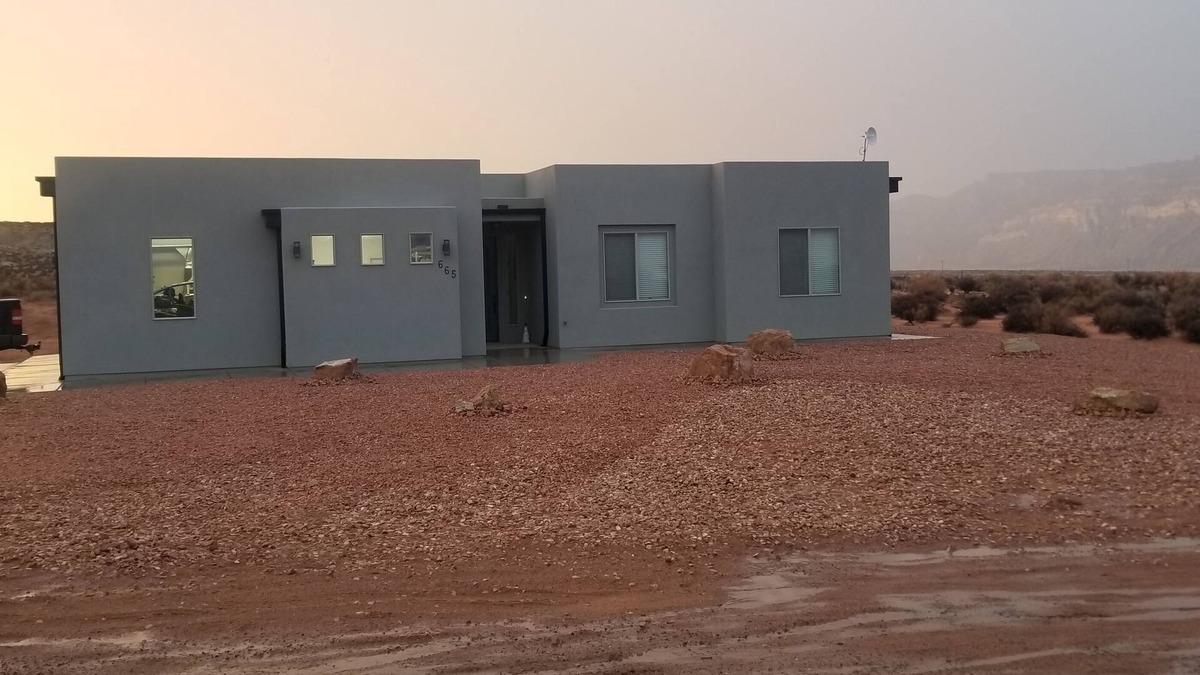 Big Water House | Lake Powell, Grand Circle, 3-bedroom house with AC, WiFi in welcoming Big Water
