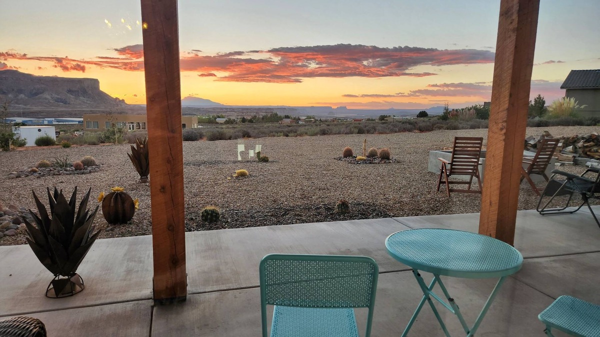 Big Water Villa | Lake Powell Sunrise Villa next to Antelope Canyon
