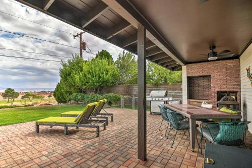 Page House | Lake Powell Views Mid-Century Home in Page