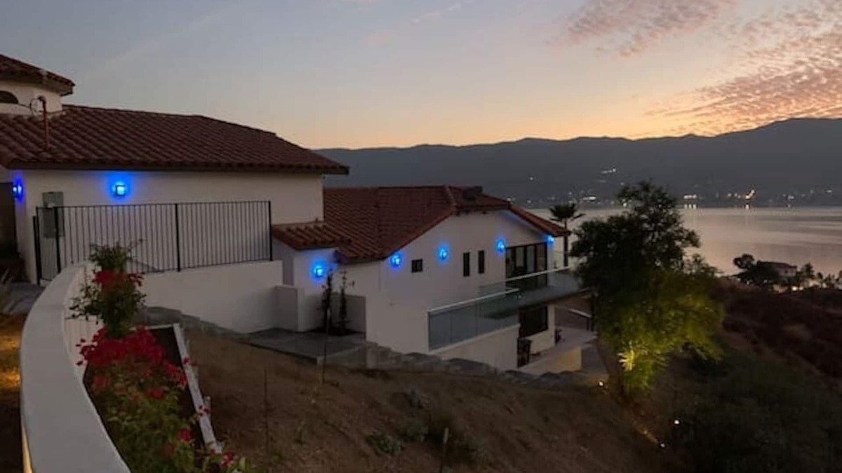 Lake Elsinore House | Lake Recess With Million Dollar View