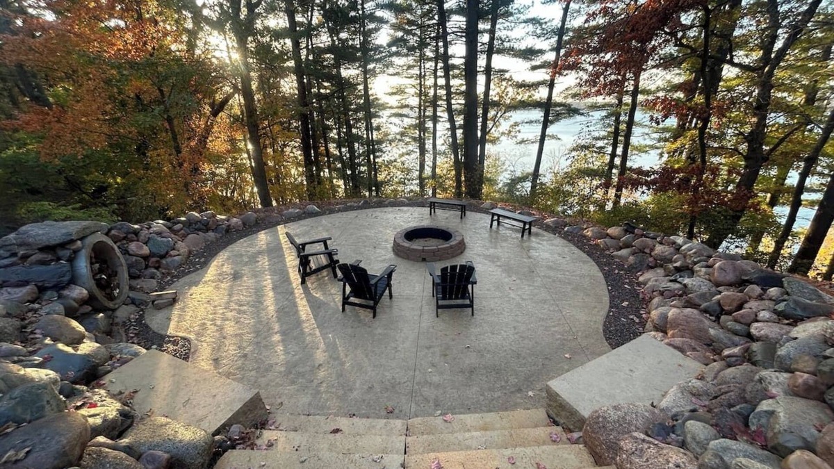 Menomonie House | Lake Retreat! Gorgeous sunset views & 2 fire pits!