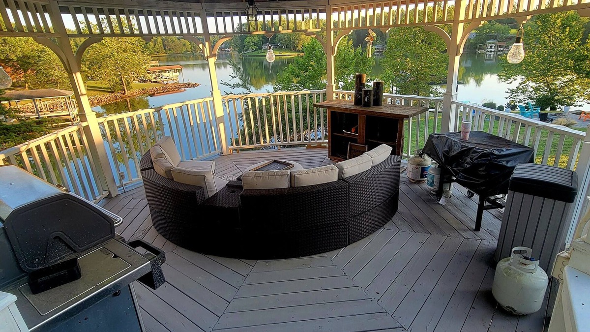 Union Hall House | Lake retreat with beautiful views!
