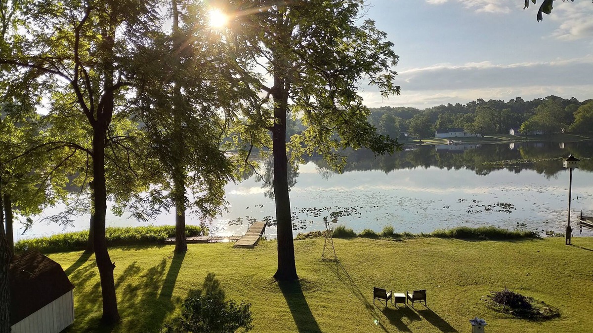 Howe House | Lake Retreat With Hot Tub