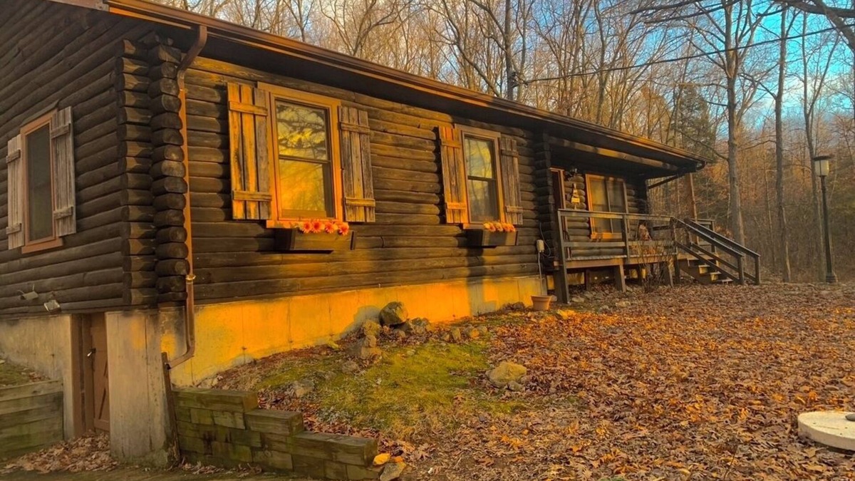 Ironton Cabin | Lake Road Log Cabin A — Million Dollar Ozark view!