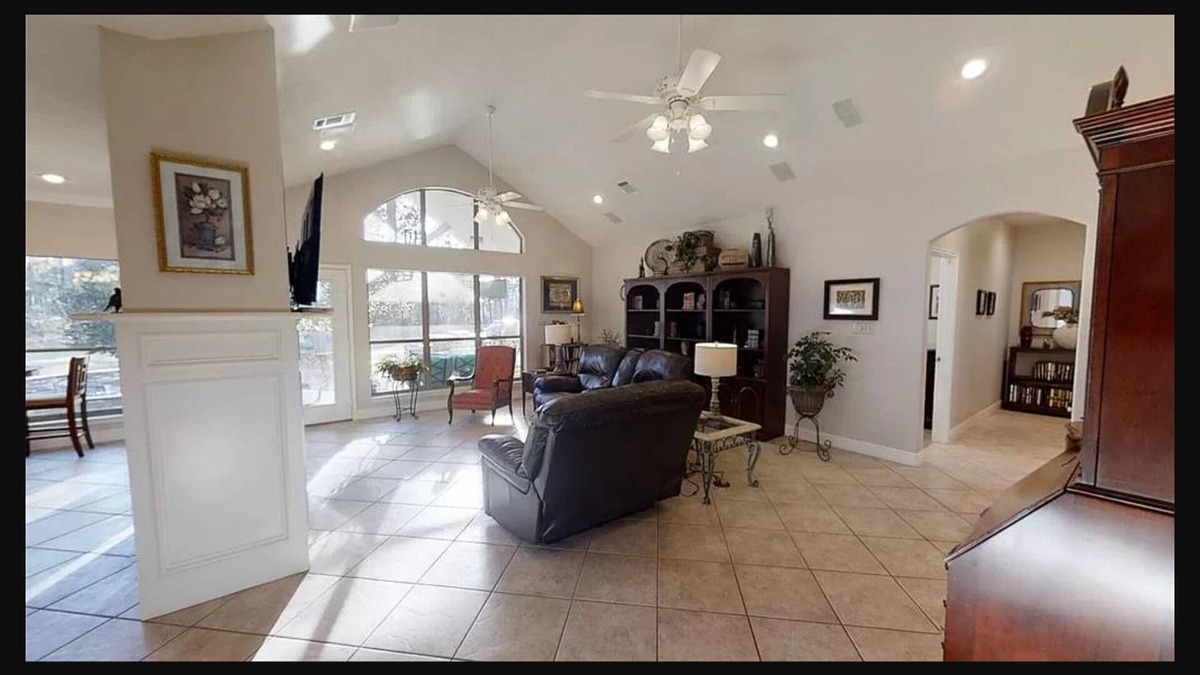 Brookeland House | Lake Sam Rayburn minutes from Boat Launch.