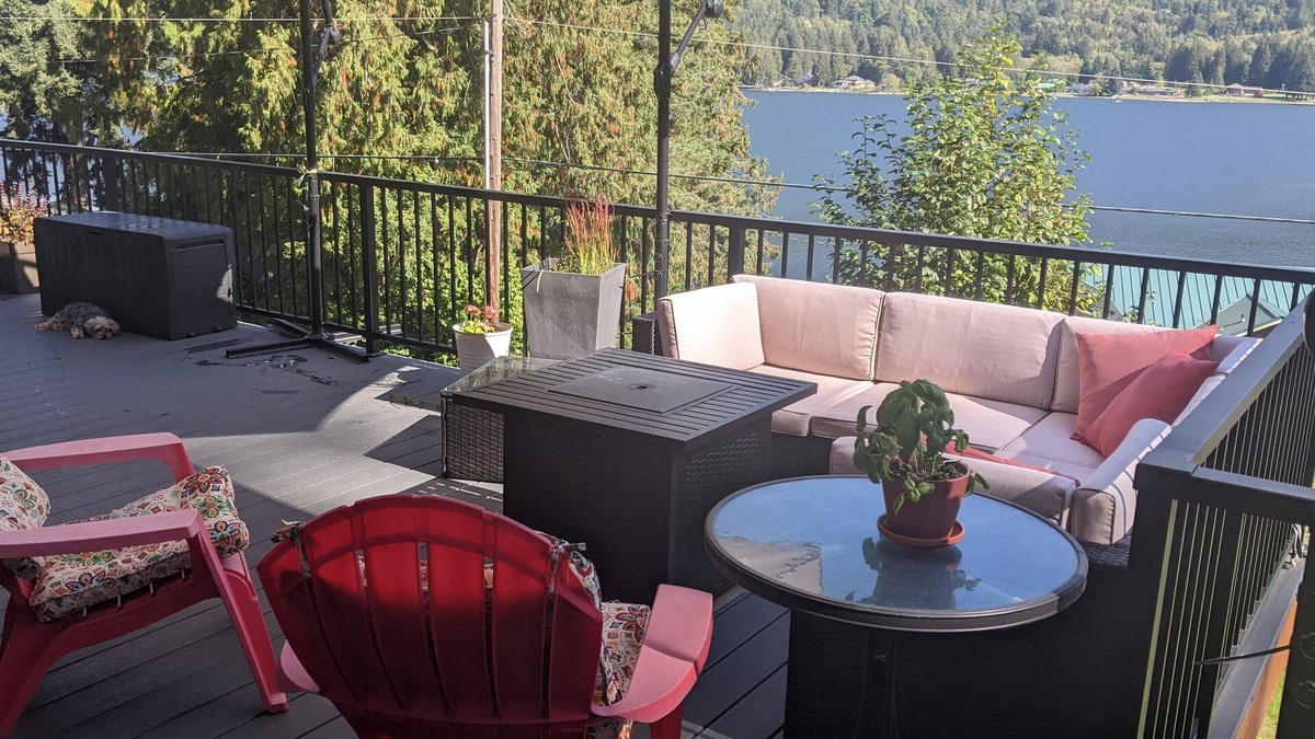 Bellingham House | Lake Samish Cozy Retreat with the comforts of home. Huge deck, amazing views!