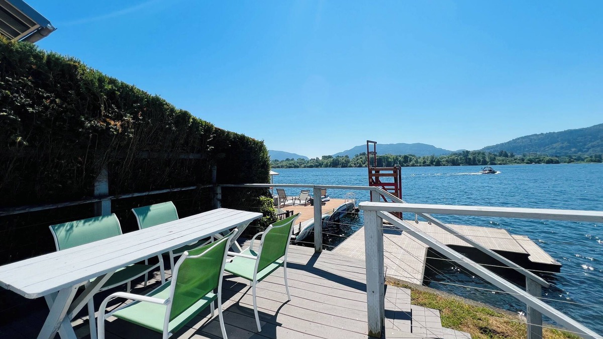 Issaquah House | Lake Sammamish Waterfront Bungalow