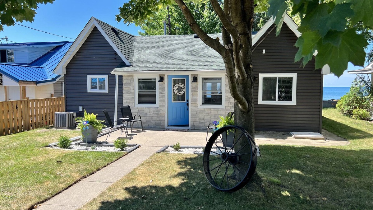 Amherstburg House | Lake Sawiak Waterfront Haven