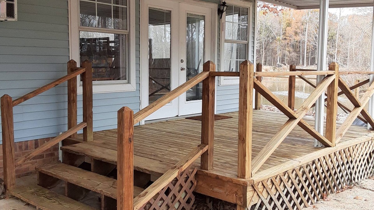 Sardis House | Lake side cabin with spacious den