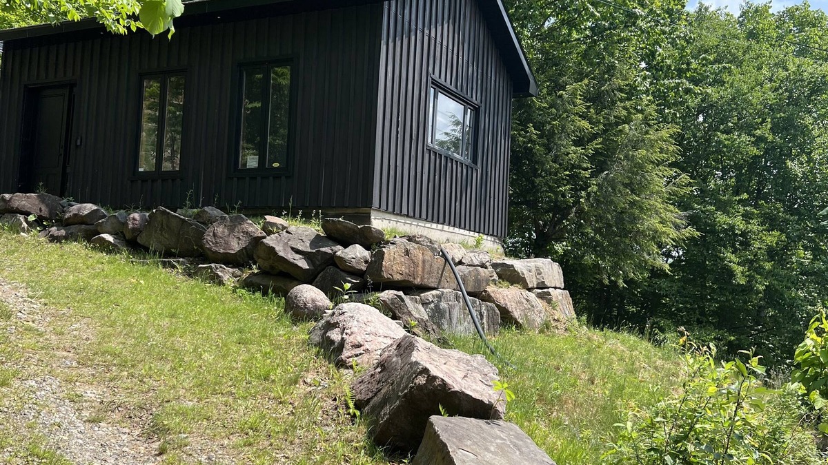 Labelle Ski Chalet | lake side chalet !