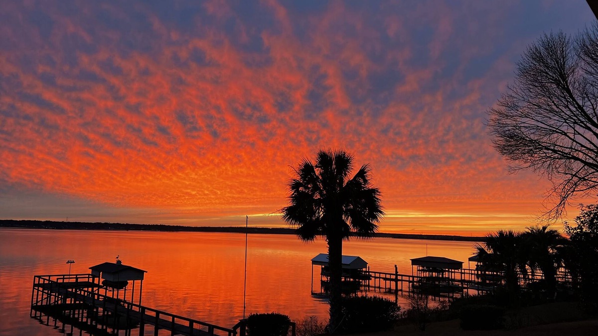 Santee Condo | Lake Side Condo Getaway