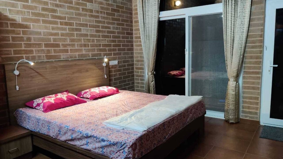 Heggadadevankote Resort | Lake side retreat with earthen cottages