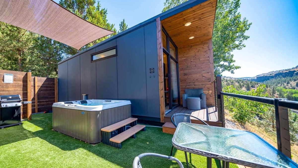 Madras House | Lake Simtustus Resort Crown Point Tiny Home #13 - Hot Tub