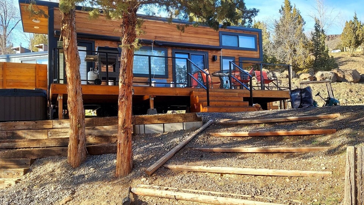 Madras House | Lake Simtustus Resort Juniper Hill Tiny Home #10 - Hot Tub