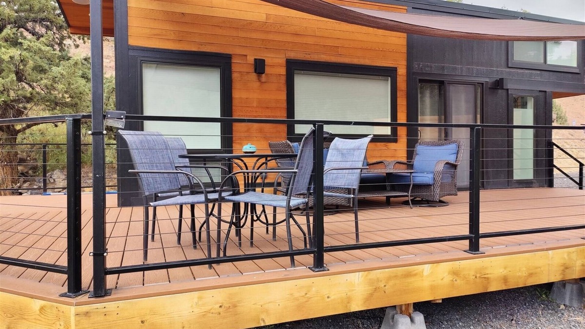 Madras House | Lake Simtustus Resort Juniper Hill Tiny Home #11 - Hot Tub