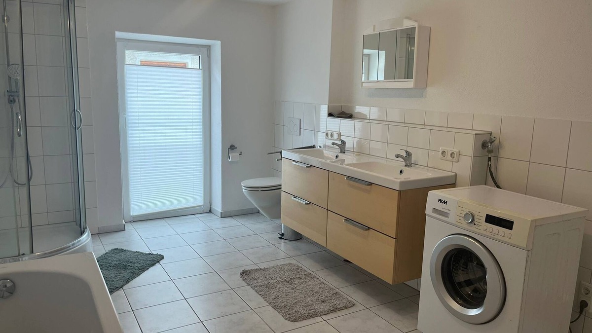 Ammerland Apartment | Lake Starnberg: Maisonette with wood-burning stoves, balcony, bathrooms