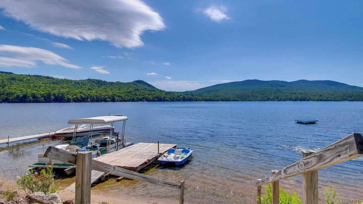 Rumney Cabin | Lake Stinson Cottage w/Sunroom & Shared Dock!
