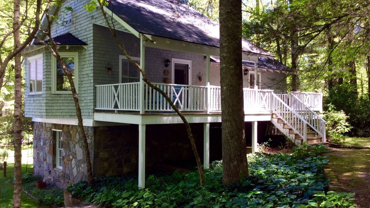 Saluda Cottage | Lake Summit Nest, peaceful retreat with dock & boathouse on cool, clean lake