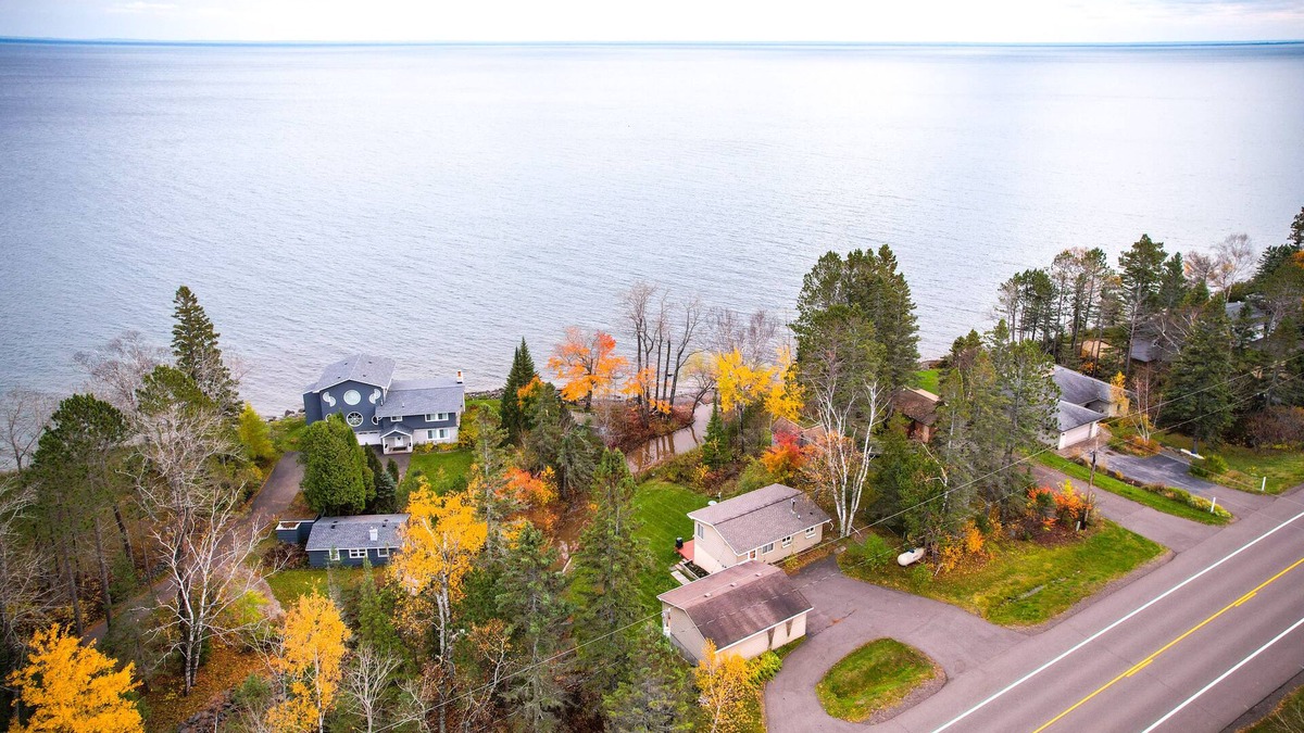 North Shore Apartment | Lake Superior Getaway - Walk to Water!