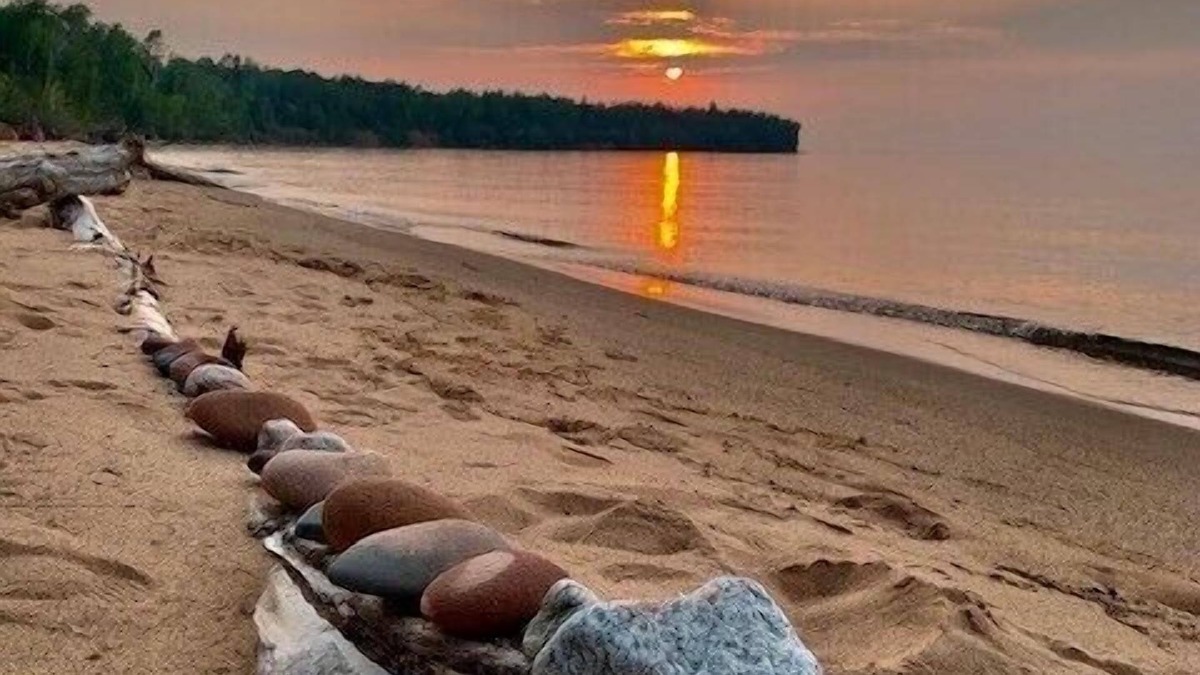 Cornucopia House | Lake Superior Ice/Sea Caves Bay Lodging. Near Apostle Islands & Bayfield