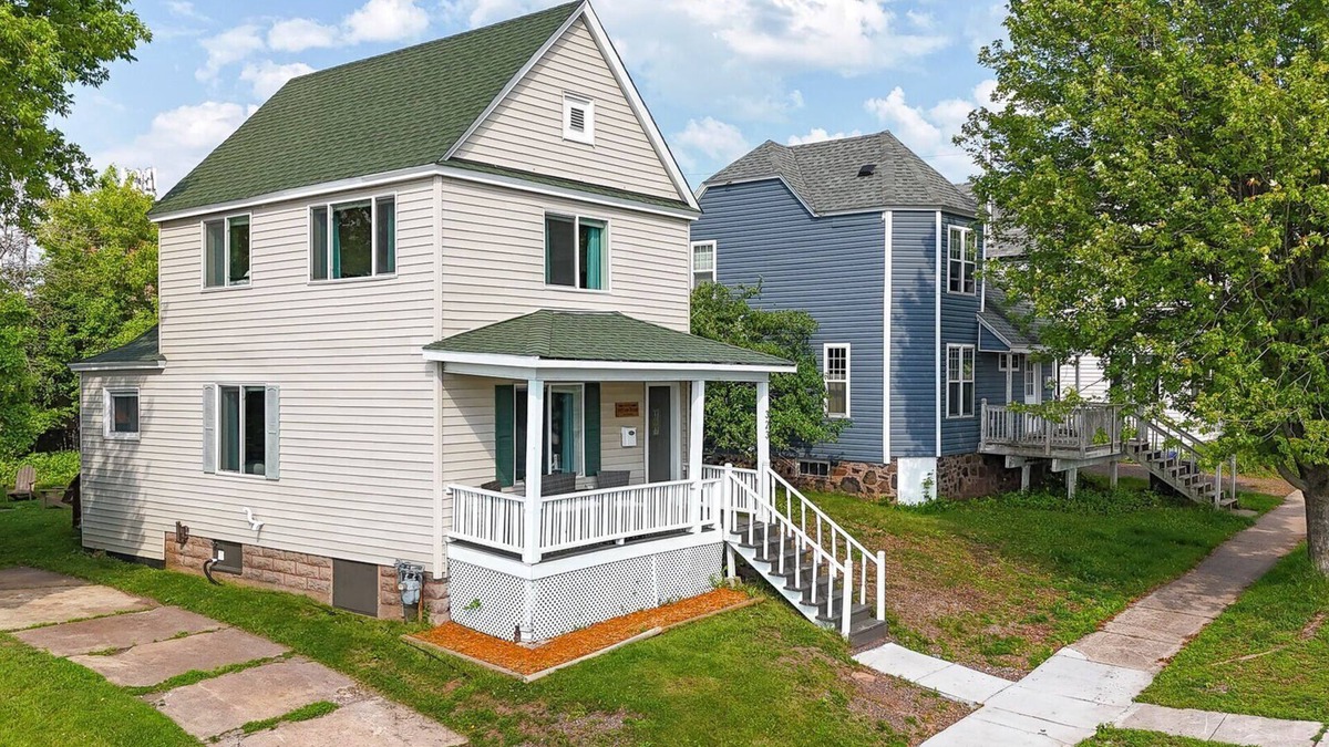 Endion House | Lake Superior View | Pet Friendly | Bayview House