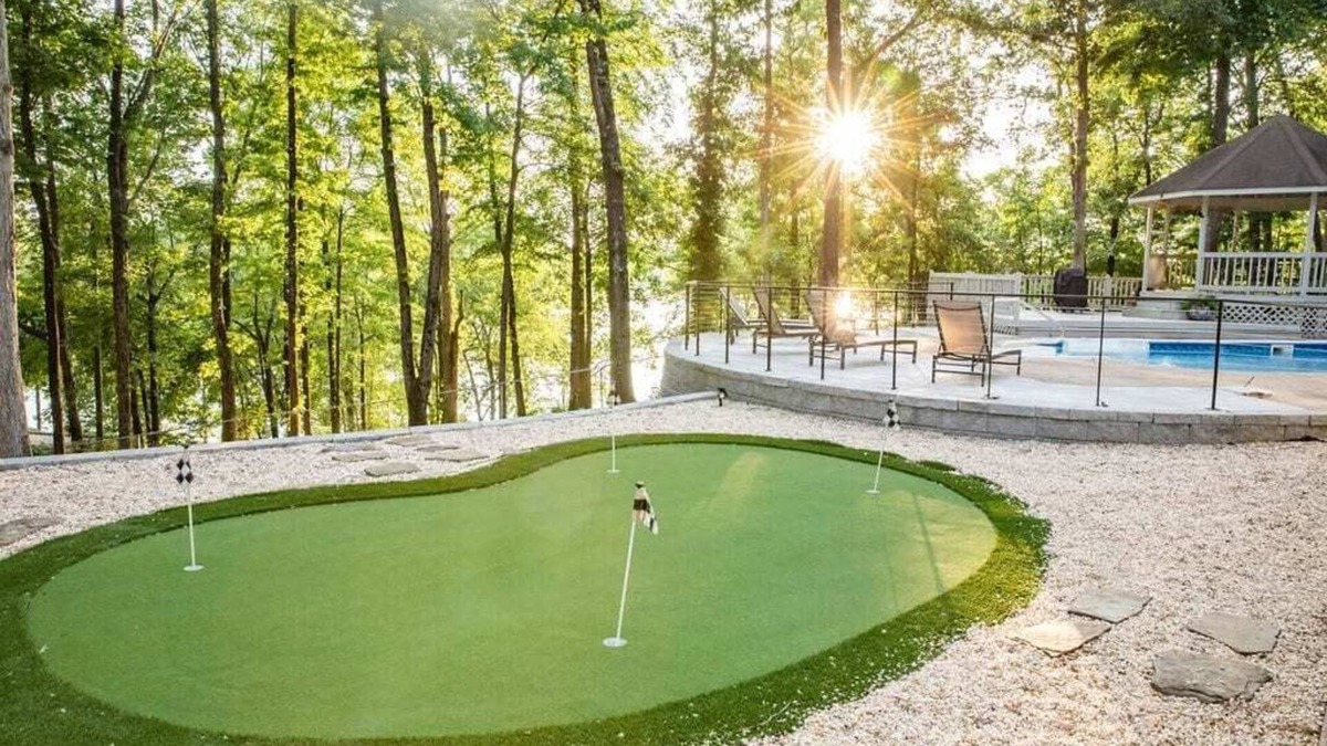 Northport House | Lake T Retreat - Sunset - Pool - Putting Green!