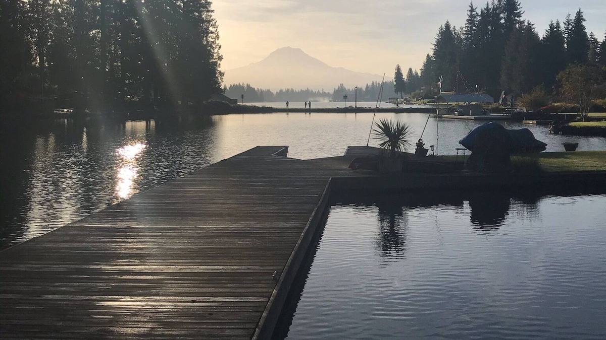 Bonney Lake House | Lake Tapps! LAKE FRONT Available for Booking