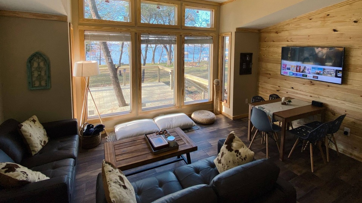 Quinlan Cottage | Lake Tawakoni Sunset Waterfront Cottage with private boat deck.