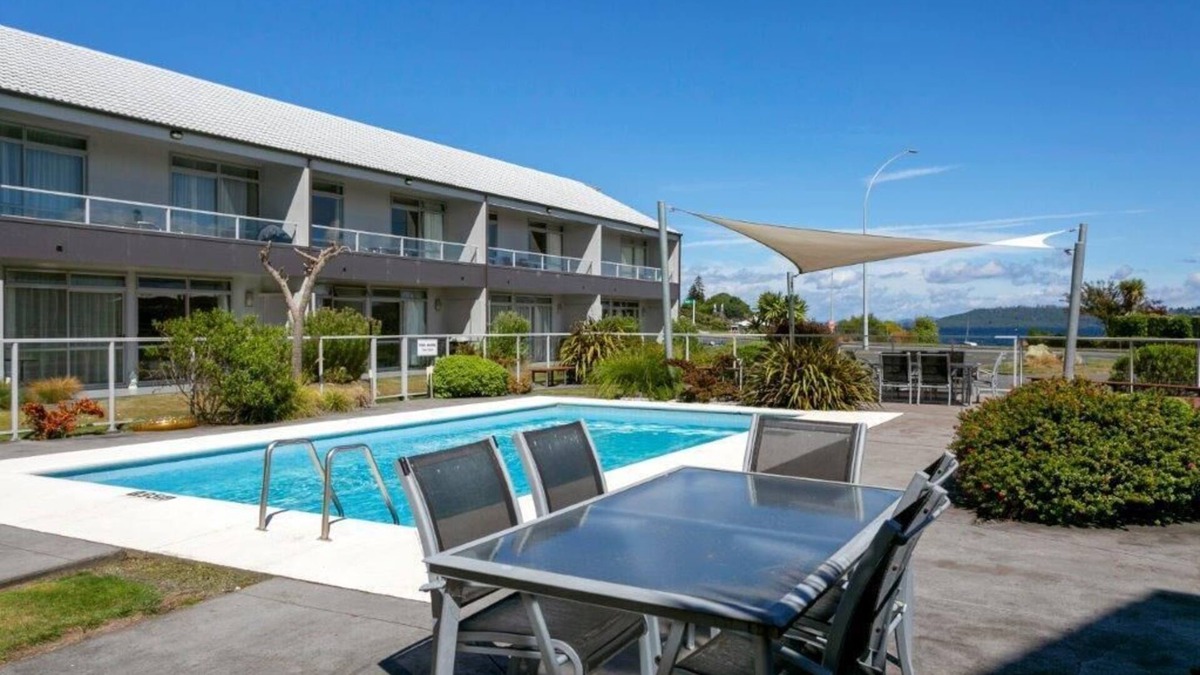 Two Mile Bay House | Lake Terrace Apartment